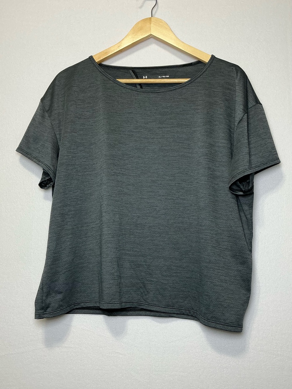 Under Armour HeatGear Women’s XL Gray Open Back Loose Fit Workout Top